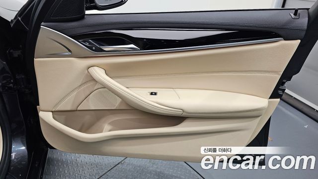 BMW 5-Series 2020 — photo 14