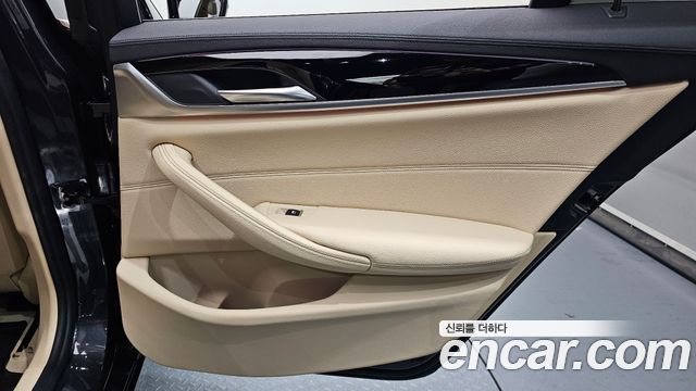 BMW 5-Series 2020 — photo 15