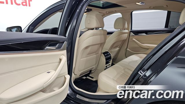 BMW 5-Series 2020 — photo 16