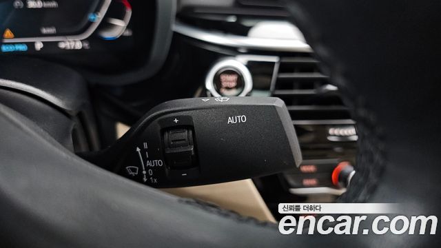 BMW 5-Series 2020 — photo 28