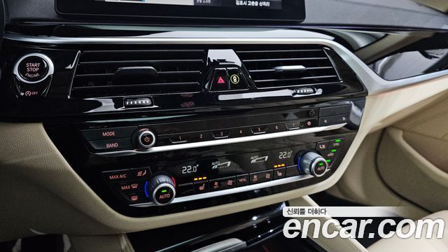 BMW 5-Series 2020 — photo 29