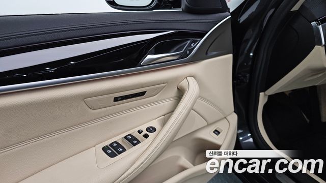 BMW 5-Series 2020 — photo 31