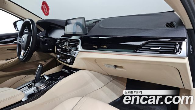 BMW 5-Series 2020 — photo 32