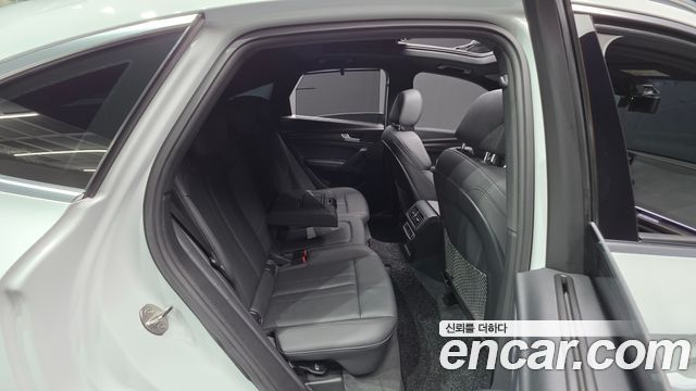 Audi Q5 2023 — photo 17
