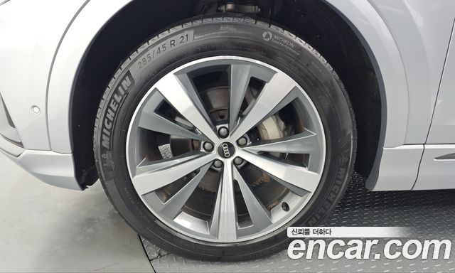 Audi Q8 2022 — photo 5