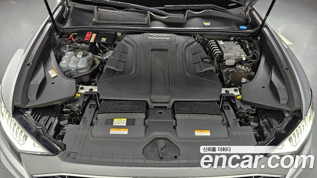 Audi Q8 2022 — photo 6