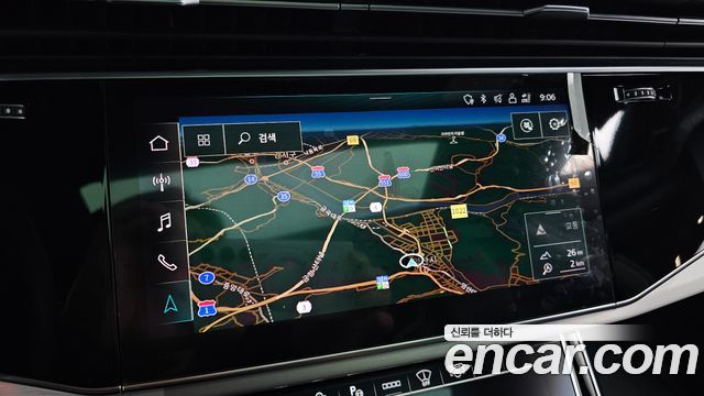 Audi Q8 2022 — photo 20