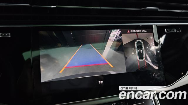 Audi Q8 2022 — photo 21