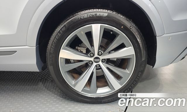 Audi Q8 2022 — photo 7