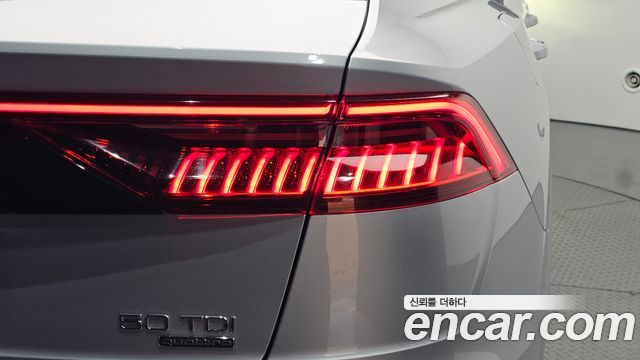 Audi Q8 2022 — photo 9