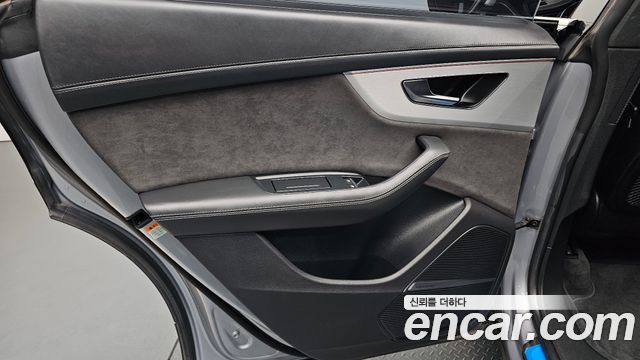 Audi Q8 2022 — photo 15