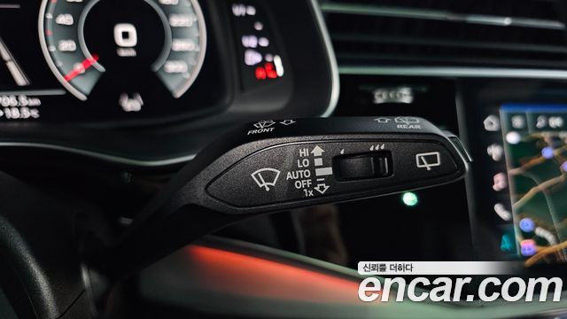 Audi Q8 2022 — photo 30