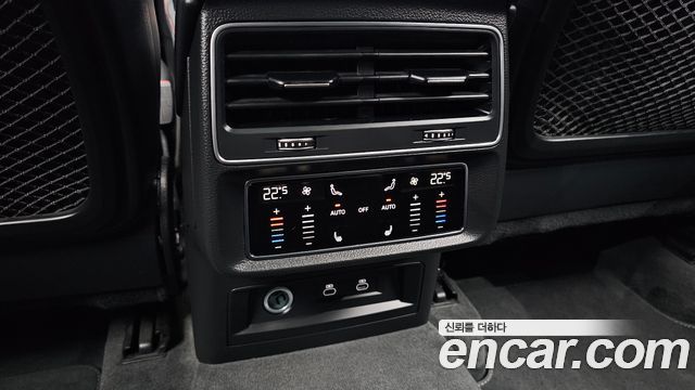Audi Q8 2022 — photo 33