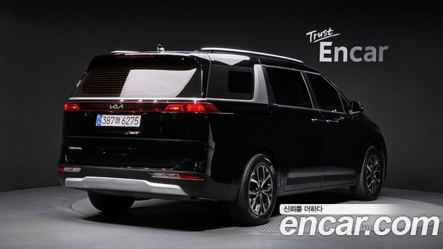 Kia Canival 2023 — photo 2