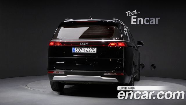 Kia Canival 2023 — photo 4