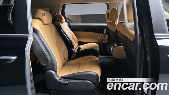 Kia Canival 2023 — photo 17