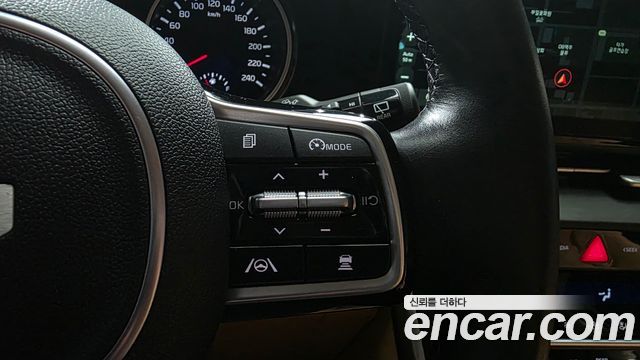 Kia Canival 2023 — photo 24