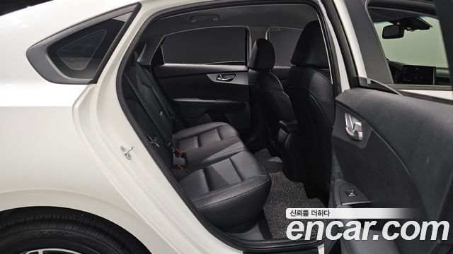 Kia K3 2022 — photo 17