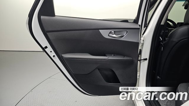 Kia K3 2022 — photo 15