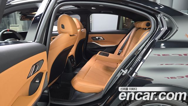 BMW 3-Series 2025 — photo 11