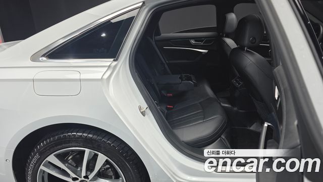 Audi A6 2022 — photo 17
