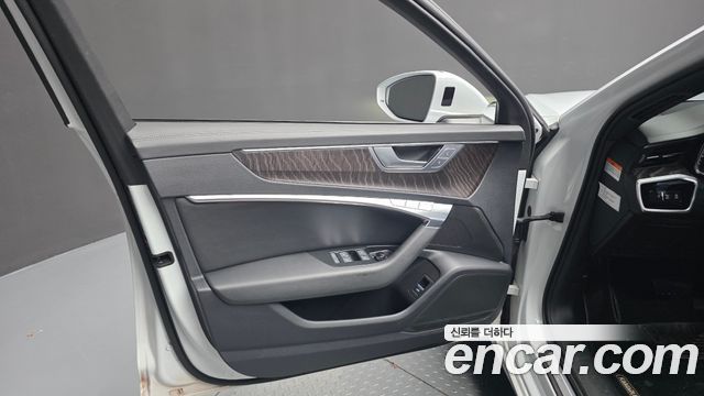 Audi A6 2022 — photo 14