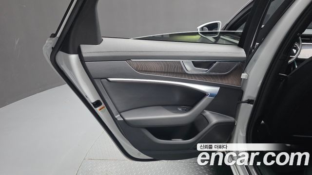 Audi A6 2022 — photo 15