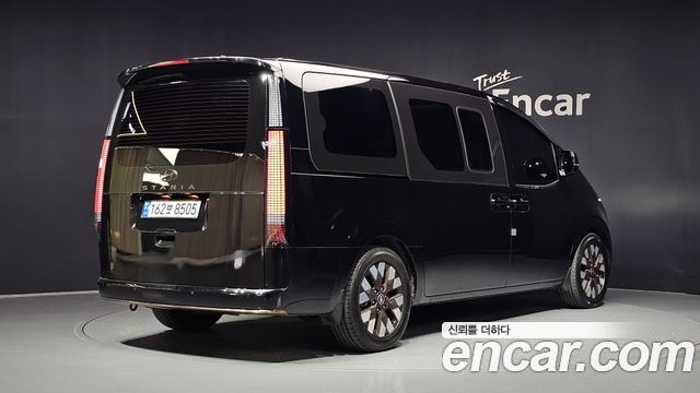 Hyundai Staria 2023 — photo 2