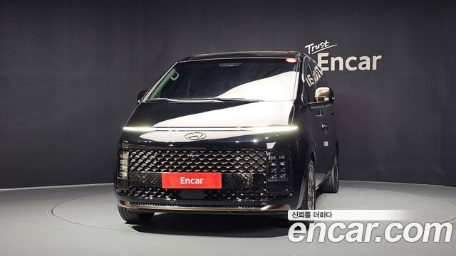 Hyundai Staria 2023 — photo 3
