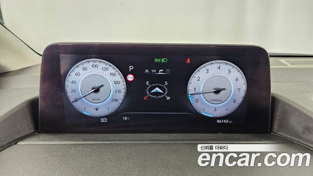 Hyundai Staria 2023 — photo 11