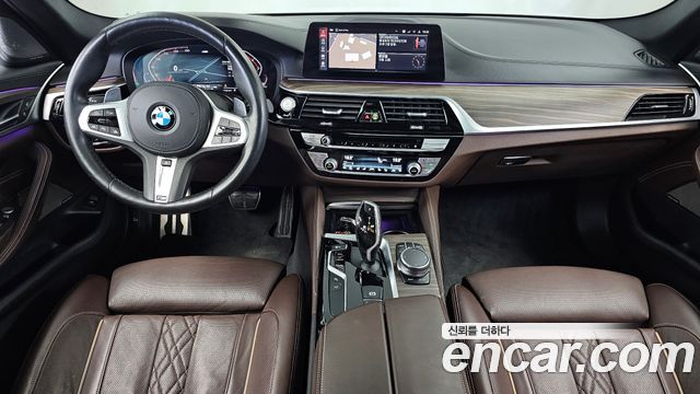 BMW 5-Series 2020 — photo 10