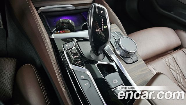 BMW 5-Series 2020 — photo 12