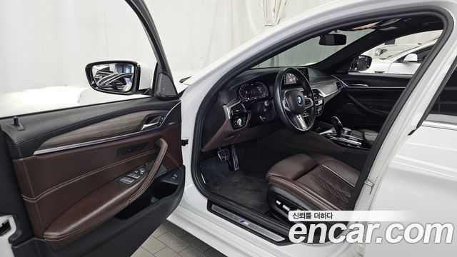 BMW 5-Series 2020 — photo 13