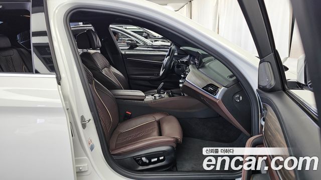 BMW 5-Series 2020 — photo 17