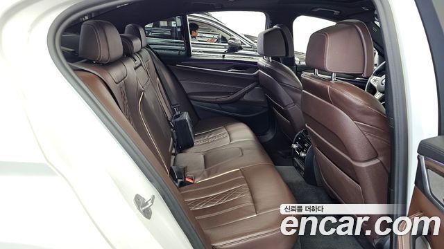 BMW 5-Series 2020 — photo 18