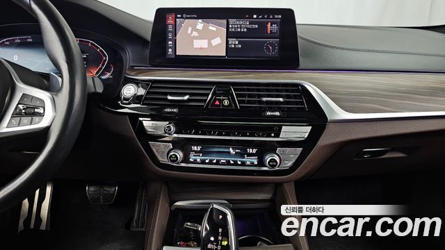 BMW 5-Series 2020 — photo 20