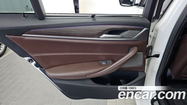 BMW 5-Series 2020 — photo 15
