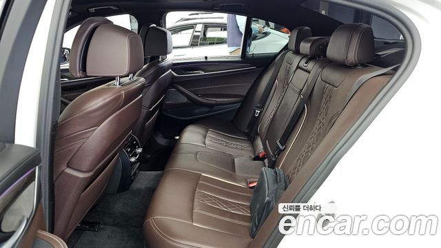 BMW 5-Series 2020 — photo 16