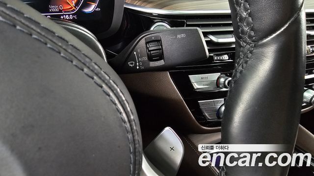BMW 5-Series 2020 — photo 28