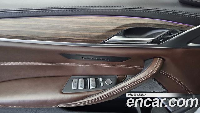 BMW 5-Series 2020 — photo 29