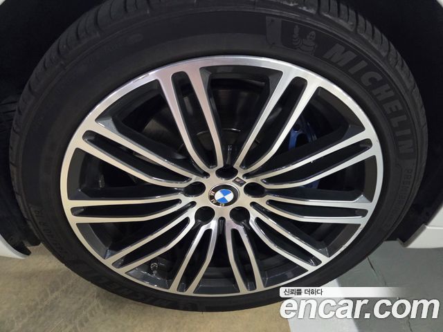 BMW 5-Series 2020 — photo 3