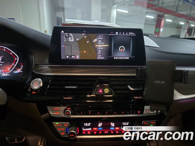 BMW 5-Series 2020 — photo 8