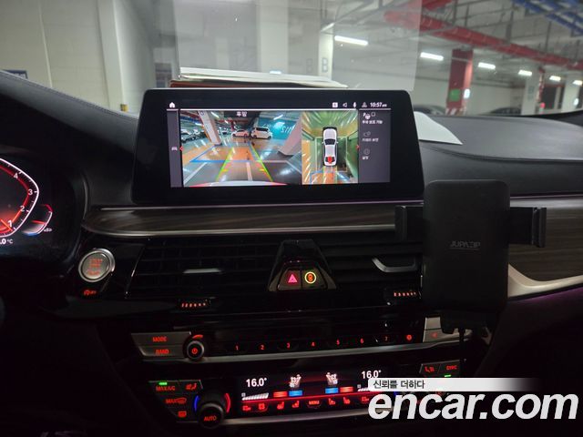 BMW 5-Series 2020 — photo 9