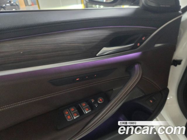 BMW 5-Series 2020 — photo 12