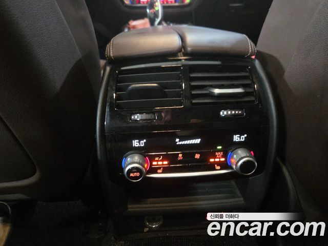 BMW 5-Series 2020 — photo 14