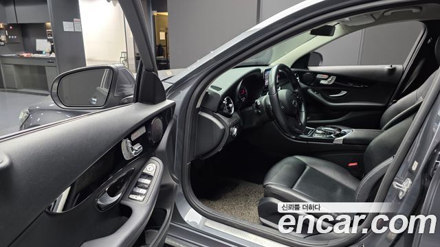 Mercedes-Benz C-Class 2019 — photo 13