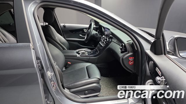 Mercedes-Benz C-Class 2019 — photo 17