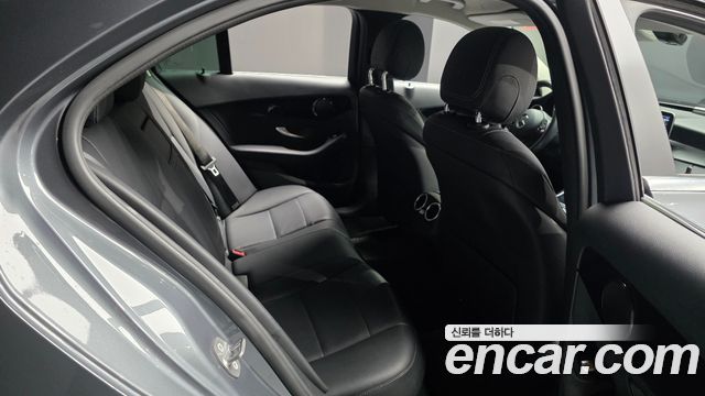 Mercedes-Benz C-Class 2019 — photo 18