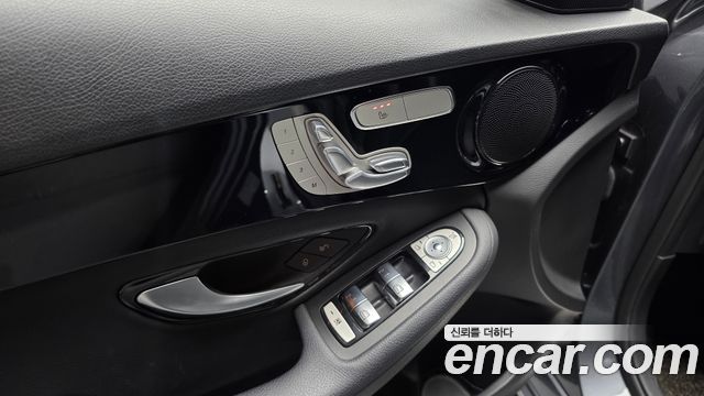 Mercedes-Benz C-Class 2019 — photo 25