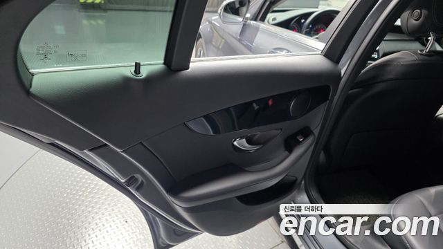 Mercedes-Benz C-Class 2019 — photo 15